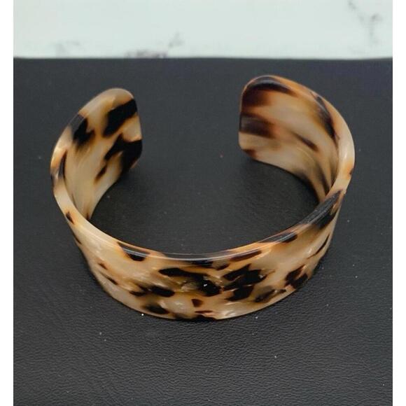 Faux Acrylic Light Tortoise Shell Cuff Bangle Bracelet - Picture 2 of 4
